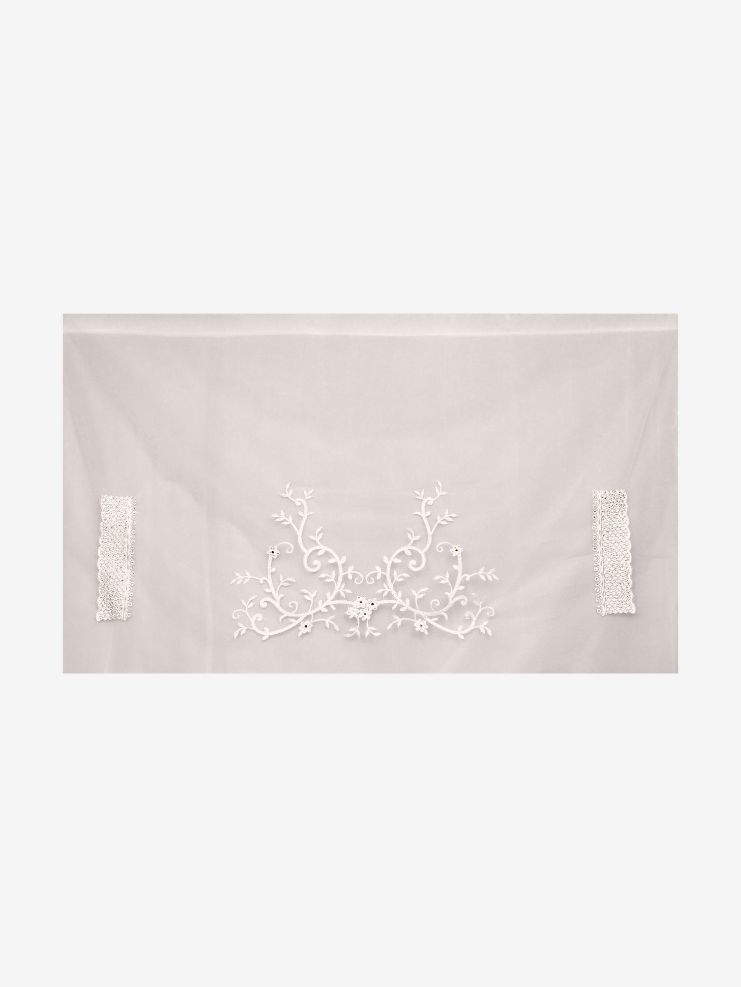 Designer Saree with Kundan & Heavy Thread Work Embroidery Work by Shreekama White Designer Sarees for Party Festival Wedding Occasion in Noida